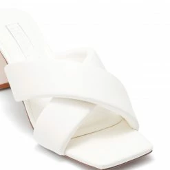 Therapy Shoes AU Mary-Kate White