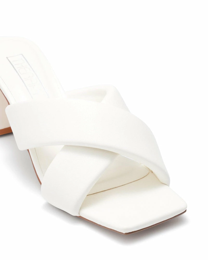 Therapy Shoes AU Mary-Kate White