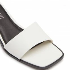 Therapy Shoes AU Stormi White