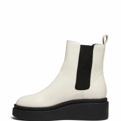 Therapy Shoes AU Wilde White