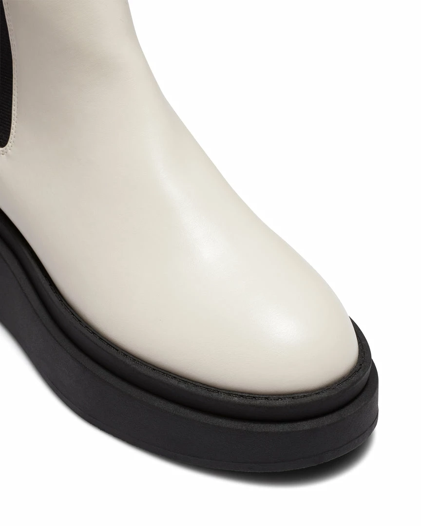 Therapy Shoes AU Wilde White